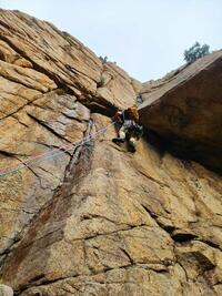 Première longueur de la Perrilat. Elle réveille un peu ! Première longueur de la Perrilat. Elle réveille un peu !